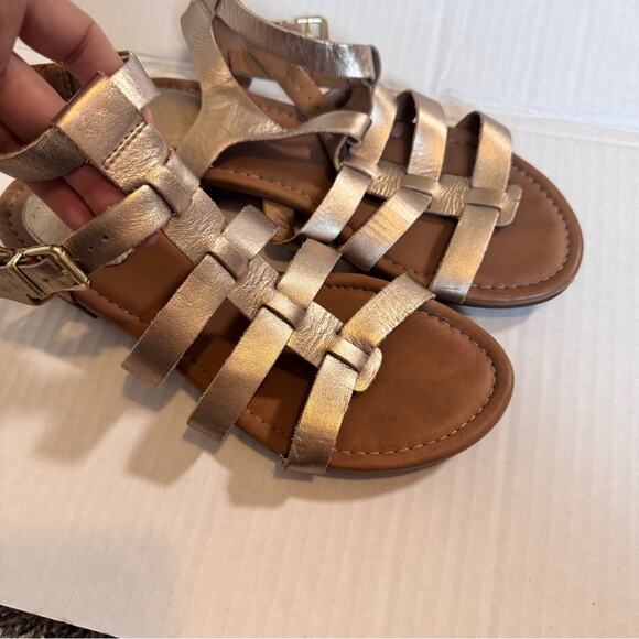Clarks Gold Leather Strappy Gladiator Sandals Women’s 9 Beachy Comfort Flats - Picture 2 of 8